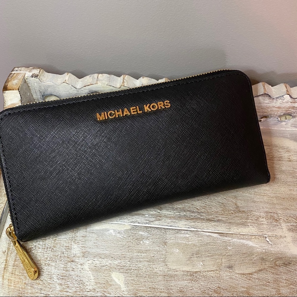 MICHAEL KORS ‘Jet Set' Saffiano Zip Around Wallet